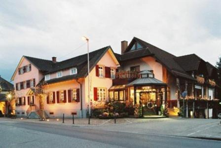 Hotel-Restaurant Adler Лар Экстерьер фото